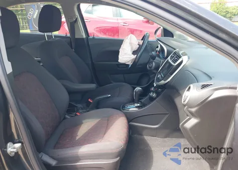 2018 Chevrolet Sonic Lt Auto z USA, uszkodzony, nr VIN 1G1JD5SH8J4120589